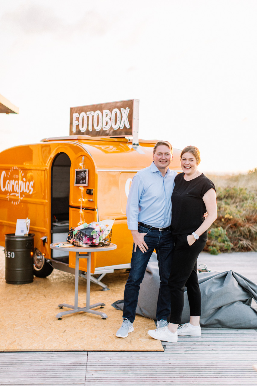 Carapics Fotobox Fotocaravan Hamburg Norddeutschland Photobooth Fotobulli Orange Vinted Retro Sylt